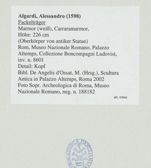 Rückseite von Sopr. Archeologica di Roma, Museo Nazionale Romano [https://www.deutsche-digitale-bibliothek.de/content/lizenzen/rv-ez/] Fackelträger - Detail: Kopf, bh540164_recto. Foto.