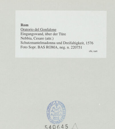 Rückseite von Sopr. BAS ROMA [https://www.deutsche-digitale-bibliothek.de/content/lizenzen/rv-ez/] Schutzmantelmadonna und Dreifaltigkeit - , bh540645_recto. Foto.