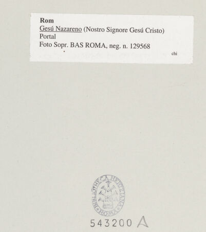 Rückseite von Sopr. BAS ROMA [https://www.deutsche-digitale-bibliothek.de/content/lizenzen/rv-ez/] Gesù Nazareno - Portal, bh543200_recto. Foto.