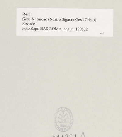 Rückseite von Sopr. BAS ROMA [https://www.deutsche-digitale-bibliothek.de/content/lizenzen/rv-ez/] Gesù Nazareno - Fassade, bh543201_recto. Foto.