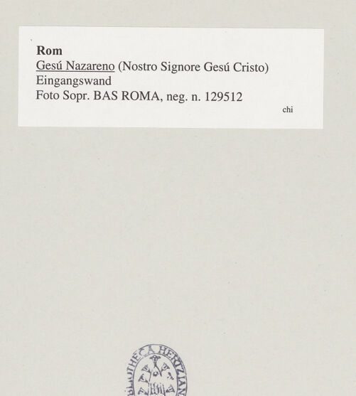 Rückseite von Sopr. BAS ROMA [https://www.deutsche-digitale-bibliothek.de/content/lizenzen/rv-ez/] Gesù Nazareno - Eingangswand, bh543202_recto. Foto.
