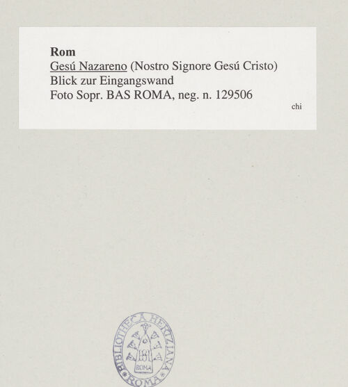 Rückseite von Sopr. BAS ROMA [https://www.deutsche-digitale-bibliothek.de/content/lizenzen/rv-ez/] Gesù Nazareno - Blick zur Eingangswand, bh543206_recto. Foto.