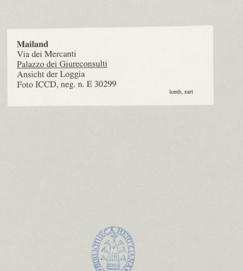 Rückseite von ICCD [https://www.deutsche-digitale-bibliothek.de/content/lizenzen/rv-fz/] Palazzo dei Giureconsulti - Ansicht der Loggia, bh545368_recto. Foto.