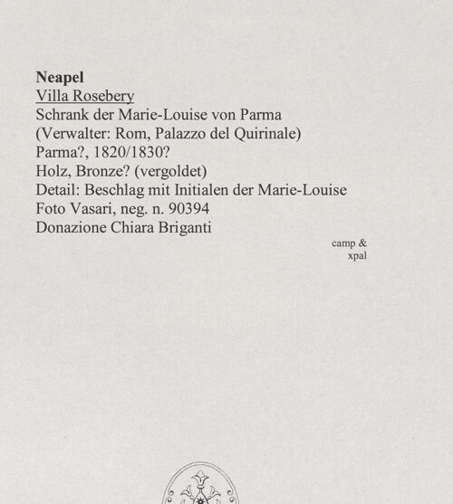 Rückseite von Vasari [https://www.deutsche-digitale-bibliothek.de/content/lizenzen/rv-ez/] Schrank der Marie-Louise von Parma - Detail: Beschlag mit Initialen der Marie-Louise, bh550195_recto. Foto.