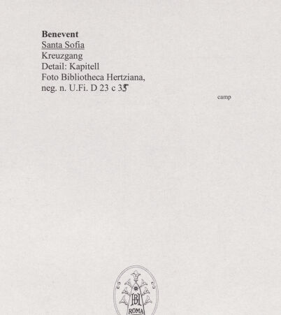 Rückseite von Bibliotheca Hertziana [https://www.deutsche-digitale-bibliothek.de/content/lizenzen/rv-fz/] Kapitell 44 (Giess, 1959; Naldi, 1990) - Kapitell 44, bh551501_recto. Foto.