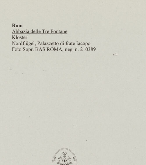 Rückseite von Sopr. BAS ROMA [https://www.deutsche-digitale-bibliothek.de/content/lizenzen/rv-ez/] Abbazia delle Tre Fontane - Nordflügel, Palazzetto di frate Iacopo, bh552553_recto. Foto.