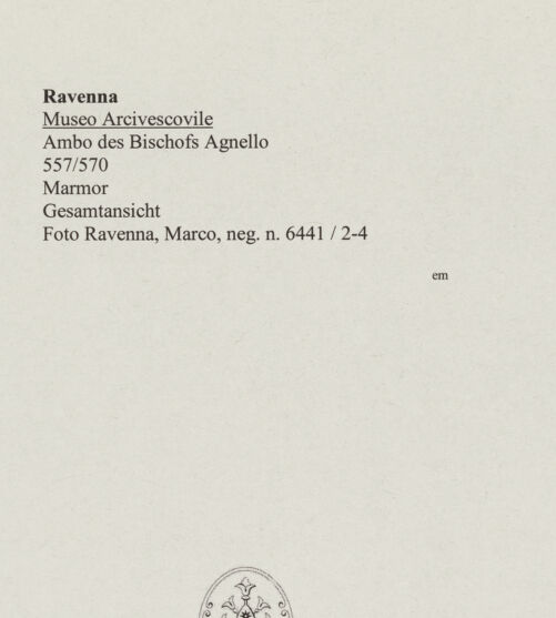 Rückseite von Ravenna, Marco [https://www.deutsche-digitale-bibliothek.de/content/lizenzen/rv-ez/] Ambo des Bischofs Agnellus - Vorderseite, Gesamtansicht, bh553837_recto. Foto: Ravenna, Marco.