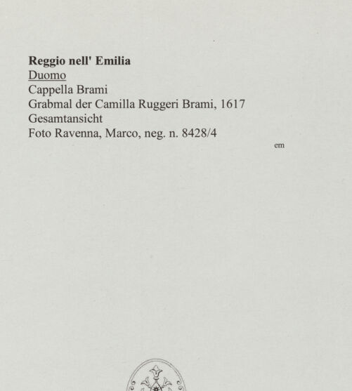 Rückseite von Ravenna, Marco [https://www.deutsche-digitale-bibliothek.de/content/lizenzen/rv-ez/] Grabmal der Camilla Ruggeri Brami - Gesamtansicht, bh555765_recto. Foto.