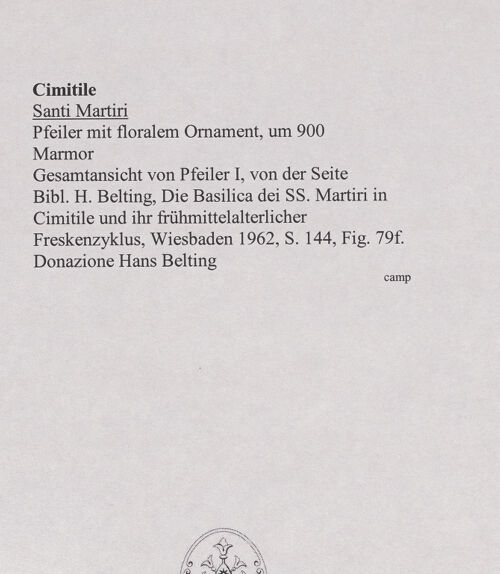 Rückseite von unbekannt [https://www.deutsche-digitale-bibliothek.de/content/lizenzen/rv-ez/] Pfeiler mit floralem Ornament - Gesamtansicht von Pfeiler I, von der Seite, bh556477_recto. Foto.