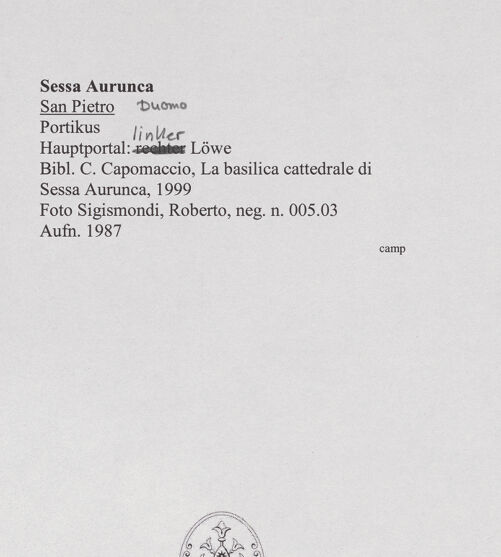 Rückseite von Sigismondi, Roberto [https://www.deutsche-digitale-bibliothek.de/content/lizenzen/rv-fz/] HauptportalLöwen seitlich des Portals - Löwe links, bh556875_recto. Foto: Sigismondi, Roberto.