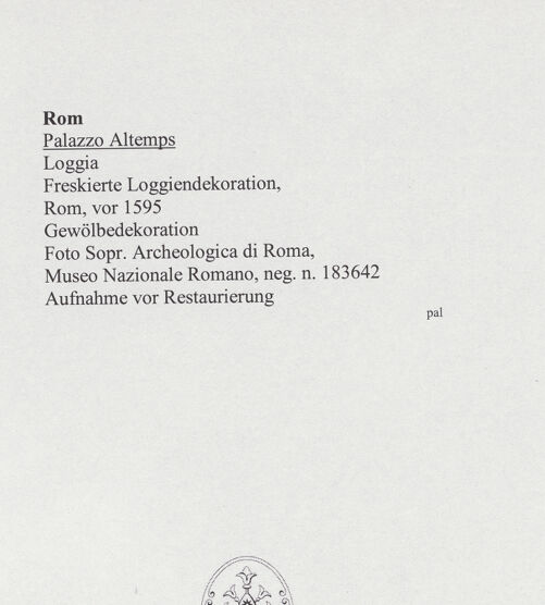 Rückseite von Sopr. Archeologica di Roma, Museo Nazionale Romano [https://rightsstatements.org/page/CNE/1.0/] Freskierte LoggiendekorationTrompe l'oeil-Dekoration mit illusionistischen Weinlauben, Putten und Tieren - , bh557930_recto. Foto.