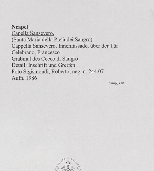 Rückseite von Sigismondi, Roberto [http://creativecommons.org/licenses/by-nc-sa/4.0/] Grabmal des Cecco di Sangro - Gesamtansicht, bh559078_recto. Foto: Sigismondi, Roberto.