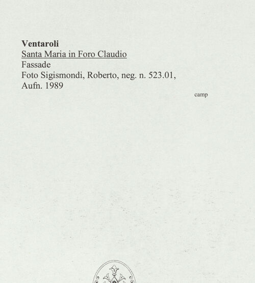 Rückseite von Sigismondi, Roberto [http://creativecommons.org/licenses/by-nc-sa/4.0/] Santa Maria in Foro ClaudioHauptfassade - Seitenansicht, bh559611_recto. Foto: Sigismondi, Roberto.