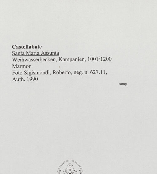 Rückseite von Sigismondi, Roberto [http://creativecommons.org/licenses/by-nc-sa/4.0/] Weihwasserbecken - Gesamtansicht, bh559634_recto. Foto: Sigismondi, Roberto.