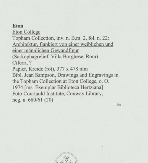 Rückseite von Courtauld Institute, Conway Library [https://www.deutsche-digitale-bibliothek.de/content/lizenzen/rv-ez/] Architektur, flankiert von einer weiblichen und einer männlichen Gewandfigur (Sarkophagrelief, Villa Borghese, Rom) - , bh560716_recto. Foto.