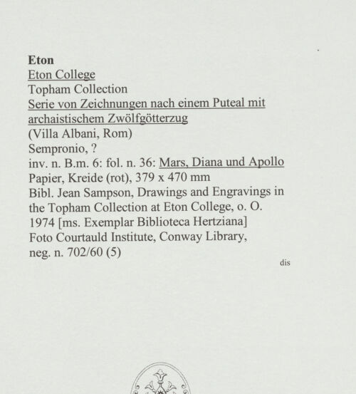 Rückseite von Courtauld Institute, Conway Library [https://www.deutsche-digitale-bibliothek.de/content/lizenzen/rv-ez/] Serie von Zeichnungen nach einem Puteal mit archaistischem Zwölfgötterzug (Villa Albani, Rom)Mars, Diana und Apollo - , bh561007_recto. Foto.