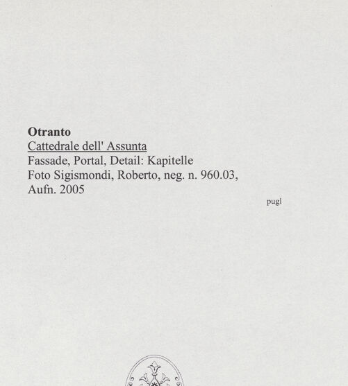 Rückseite von Sigismondi, Roberto [http://creativecommons.org/licenses/by-nc-sa/4.0/] Hauptportal - Detail, Kapitelle, bh564552_recto. Foto: Sigismondi, Roberto.