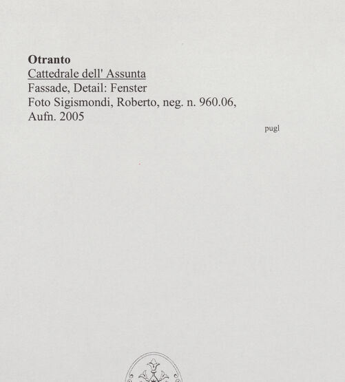 Rückseite von Sigismondi, Roberto [http://creativecommons.org/licenses/by-nc-sa/4.0/] CattedraleWestfassade - Detail, Fenster, bh564555_recto. Foto: Sigismondi, Roberto.