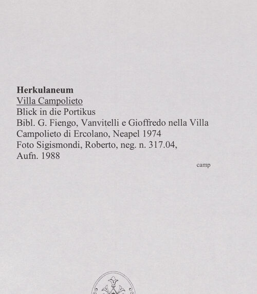 Rückseite von Sigismondi, Roberto [http://creativecommons.org/licenses/by-nc-sa/4.0/] Villa Campolieto - Blick in die Portikus, bh564882_recto. Foto: Sigismondi, Roberto.