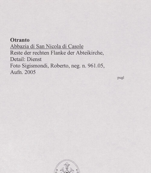 Rückseite von Sigismondi, Roberto [http://creativecommons.org/licenses/by-nc-sa/4.0/] San Nicola di Casole - Nordwand, Detail: Dienst, bh564951_recto. Foto: Sigismondi, Roberto.