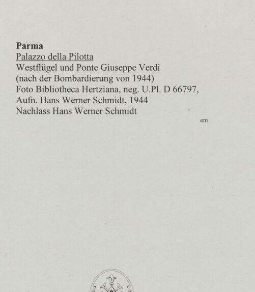 Rückseite von Bibliotheca Hertziana [https://www.deutsche-digitale-bibliothek.de/content/lizenzen/rv-fz/] Palazzo della Pilotta - Westflügel und Ponte Giuseppe Verdi (nach der Bombardierung von 1944.05.13), bh567592_recto. Foto: Schmidt, Hans Werner.