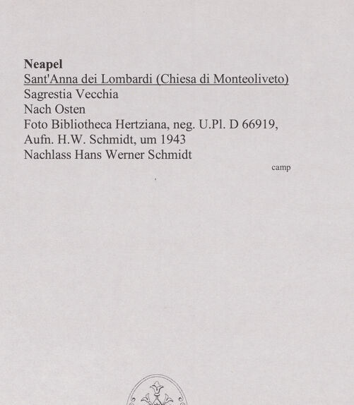 Rückseite von Bibliotheca Hertziana [https://www.deutsche-digitale-bibliothek.de/content/lizenzen/rv-fz/] Sant'Anna dei LombardiSagrestia Vecchia - Nach Westen, bh567706_recto. Foto: Schmidt, Hans Werner.