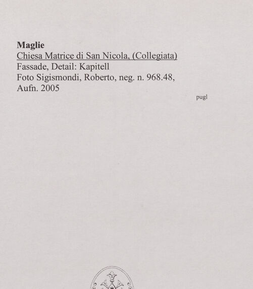 Rückseite von Sigismondi, Roberto [https://www.deutsche-digitale-bibliothek.de/content/lizenzen/rv-fz/] Chiesa Matrice di San Nicola - Fassade, Detail: Kapitell, bh568580_recto. Foto: Sigismondi, Roberto.