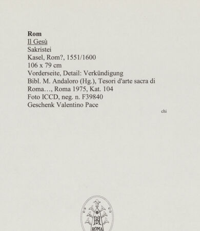 Rückseite von ICCD [https://www.deutsche-digitale-bibliothek.de/content/lizenzen/rv-ez/] Kasel - Vorderseite, Detail: Verkündigung, bh568826_recto. Foto.