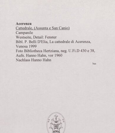 Rückseite von Bibliotheca Hertziana [http://creativecommons.org/licenses/by-nc-sa/4.0/] Cattedrale - Westseite, Untergeschoss, Detail: Fenster, bh570191_recto. Foto: Hahn, Hanno.