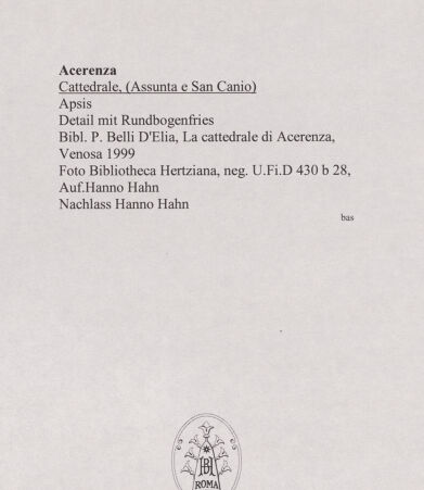 Rückseite von Bibliotheca Hertziana [http://creativecommons.org/licenses/by-nc-sa/4.0/] CattedraleOstfassade - Südlicher Chorumgang, Detail mit Fenster und Rundbogenfries, bh570192_recto. Foto: Hahn, Hanno.