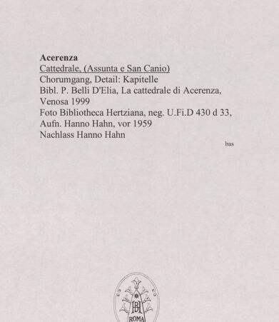 Rückseite von Bibliotheca Hertziana [http://creativecommons.org/licenses/by-nc-sa/4.0/] CattedraleChorumgang und Kapelle (Apsiden) - Chorumgang, Detail: Kapitelle, bh570196_recto. Foto: Hahn, Hanno.