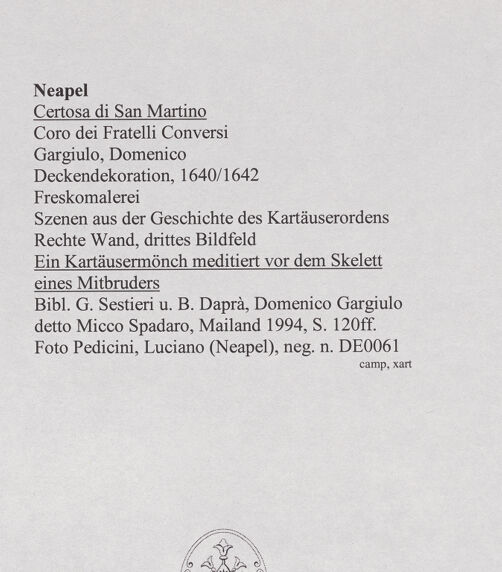 Rückseite von Pedicini, Luciano [https://www.deutsche-digitale-bibliothek.de/content/lizenzen/rv-ez/] Ausmalung des KonversenchorsSzenen aus der Geschichte des KartäuserordensEin Kartäusermönch meditiert vor dem Skelett eines Mitbruders (zwischen Aufstieg und Befreiung Petri) - Gesamtansicht, bh570638_recto. Foto: Pedicini, Luciano.