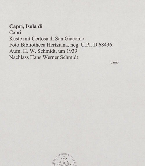 Rückseite von Bibliotheca Hertziana [https://www.deutsche-digitale-bibliothek.de/content/lizenzen/rv-fz/] Küste mit Certosa di San Giacomo, bh570656_recto. Foto: Schmidt, Hans Werner.