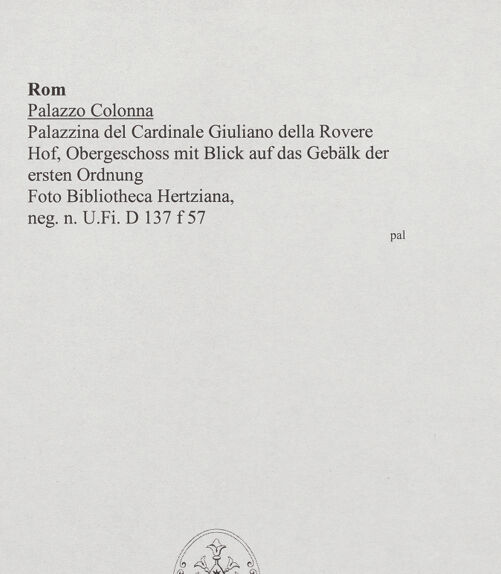 Rückseite von Bibliotheca Hertziana [https://www.deutsche-digitale-bibliothek.de/content/lizenzen/rv-fz/] Palazzo ColonnaPalazzina della Rovere - Hof, Obergeschoss mit Blick auf das Gebälk der ersten Ordnung, bh572485_recto. Foto.