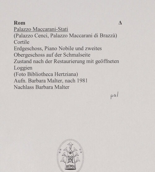 Rückseite von Bibliotheca Hertziana [https://www.deutsche-digitale-bibliothek.de/content/lizenzen/rv-fz/] Palazzo Maccarani-StatiCortile - Erdgeschoss, Piano Nobile und zweites Obergeschoss auf der Schmalseite, bh574113_recto. Foto: Malter, Barbara.