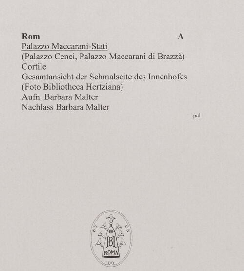 Rückseite von Bibliotheca Hertziana [https://www.deutsche-digitale-bibliothek.de/content/lizenzen/rv-fz/] Palazzo Maccarani-StatiCortile - Gesamtansicht der Schmalseite des Innenhofes, bh574115_recto. Foto: Malter, Barbara.