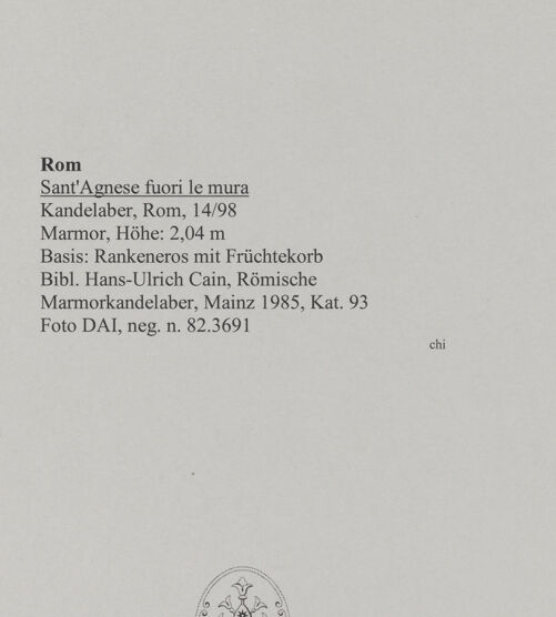 Rückseite von DAI [https://www.deutsche-digitale-bibliothek.de/content/lizenzen/rv-ez/] Kandelaber - Basis: Rankeneros mit Früchtekorb, bh574743_recto. Foto.