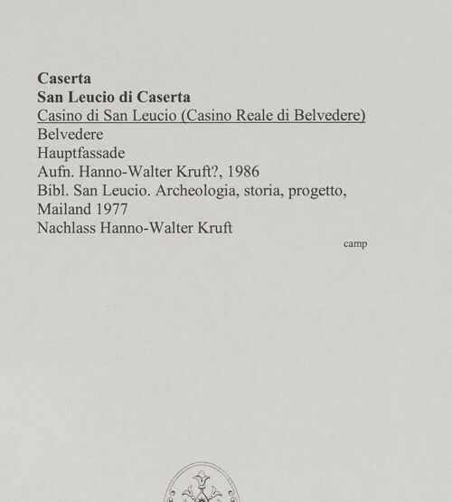 Rückseite von unbekannt [https://www.deutsche-digitale-bibliothek.de/content/lizenzen/rv-fz/] Casino di San LeucioBelvedere - Hauptfassade, bh576845_recto. Foto: Kruft?, Hanno-Walter.