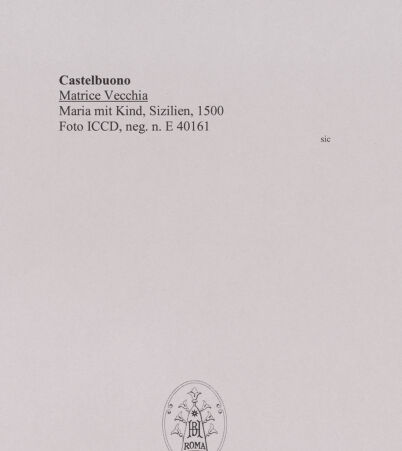 Rückseite von ICCD [https://www.deutsche-digitale-bibliothek.de/content/lizenzen/rv-ez/] Maria mit Kind - Gesamtansicht, bh578981_recto. Foto.