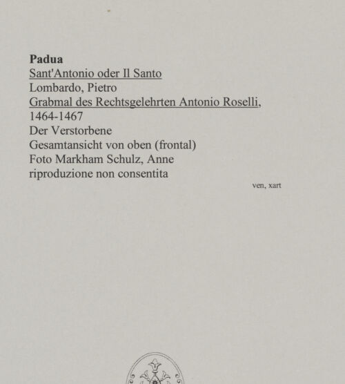 Rückseite von Markham Schulz, Anne [https://www.deutsche-digitale-bibliothek.de/content/lizenzen/rv-ez/] Grabmal des Rechtsgelehrten Antonio Roselli (gest. 1466)TotenkammerDer Verstorbene (Gisant) - Gesamtansicht von oben (frontal), bh580039_recto. Foto: Schulz, Anne Markham.