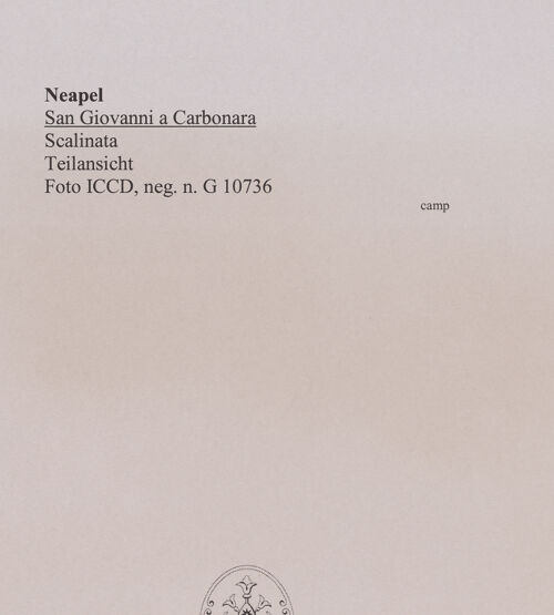 Rückseite von ICCD [https://www.deutsche-digitale-bibliothek.de/content/lizenzen/rv-ez/] San Giovanni a Carbonara - Teilansicht, bh581306_recto. Foto.