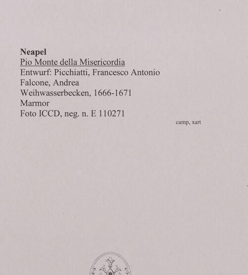 Rückseite von ICCD [https://www.deutsche-digitale-bibliothek.de/content/lizenzen/rv-ez/] Weihwasserbecken - Gesamtansicht, bh581307_recto. Foto.