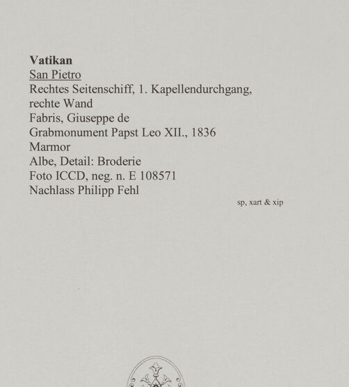 Rückseite von ICCD [https://www.deutsche-digitale-bibliothek.de/content/lizenzen/rv-ez/] Grabmonument Papst Leo XII. - Albe, Detail: Broderie, bh582929_recto. Foto.