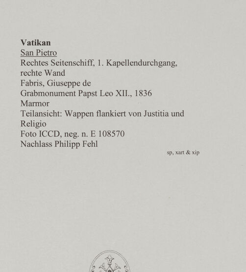 Rückseite von ICCD [https://www.deutsche-digitale-bibliothek.de/content/lizenzen/rv-ez/] Grabmonument Papst Leo XII. - Wappen flankiert von Justitia und Religio, bh582930_recto. Foto.