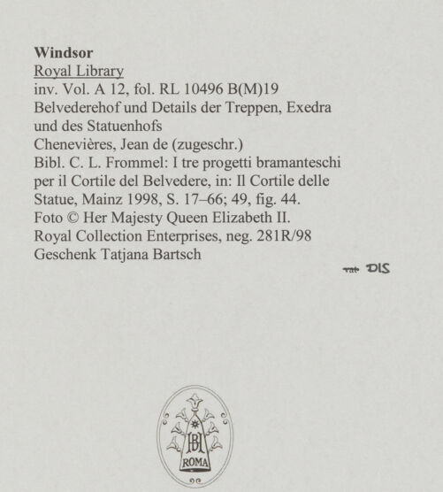 Rückseite von Royal Collection Enterprises Limited [https://www.deutsche-digitale-bibliothek.de/content/lizenzen/rv-ez/] Belvederehof und Details der Treppen, Exedra und Statuenhofs - , bh587532_recto. Foto.