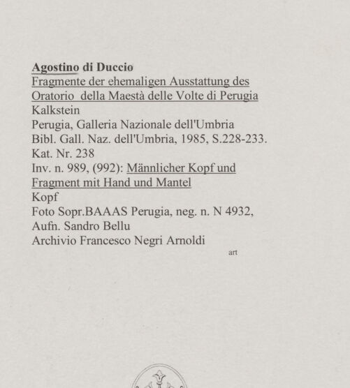 Rückseite von Soprintendenza per i Beni Ambientali Architettonici Artistici e Storici Perugia [https://www.deutsche-digitale-bibliothek.de/content/lizenzen/rv-ez/] Ehemalige Ausstattung des Oratorio della Maestà delle Volte di PerugiaMännlicher Kopf und Hand mit Mantel (Fragment) - Kopf, bh589062_recto. Foto: Bellu, Sandro.