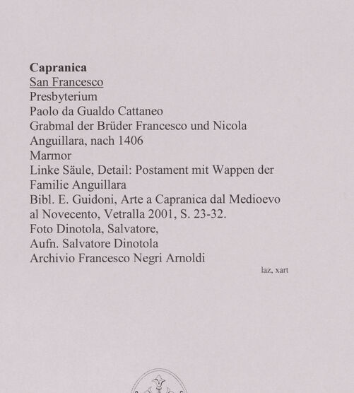 Rückseite von Dinotola, Salvatore [https://www.deutsche-digitale-bibliothek.de/content/lizenzen/rv-ez/] Grabmal der Brüder Francesco und Nicola AnguillaraSäulen - Detail: Wappen der Familie Anguillara, linke Säulenbasis, bh589101_recto. Foto: Dinotola, Salvatore.