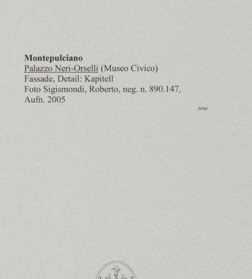 Rückseite von Sigismondi, Roberto [https://rightsstatements.org/page/CNE/1.0/] Palazzo Neri-OrselliFassade - Fassade, Detail: Kapitell, bh589629_recto. Foto: Sigismondi, Roberto.