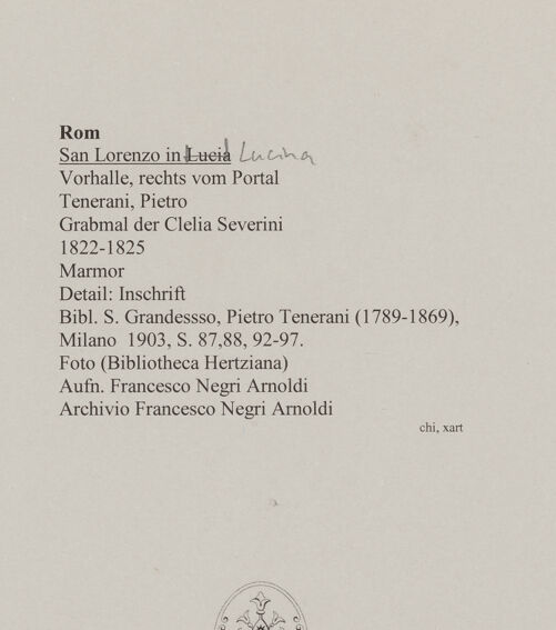Rückseite von unbekannt [https://www.deutsche-digitale-bibliothek.de/content/lizenzen/rv-fz/] Grabmal der Clelia Severini - Detail: Inschrift, bh590133_recto. Foto: Negri Arnoldi, Francesco.