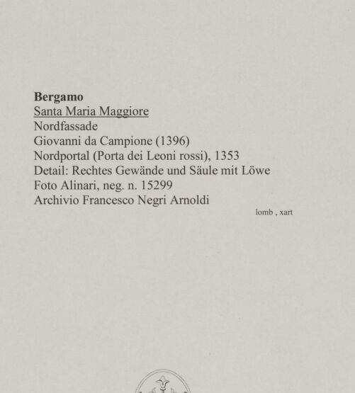 Rückseite von Alinari [http://creativecommons.org/publicdomain/mark/1.0/] Nordportal und Porta dei Leoni rossi - Detail: Rechtes Gewände und Säule mit Löwe, bh590278_recto. Foto.